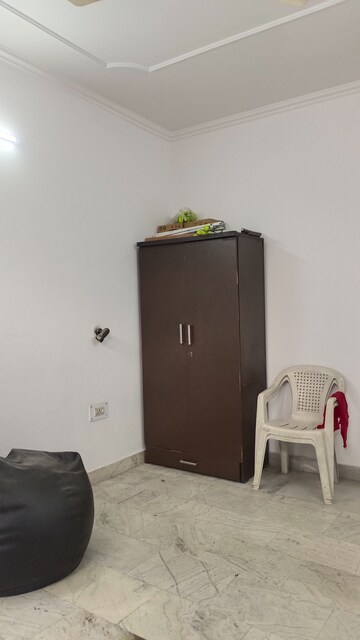 Furnished Amenities in 3 BHK Builder Floor at New Rajinder Nagar – for Sale
