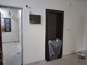 Room in 3 BHK Apartment at Vasant Kunj – for Rent