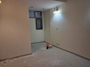 Room in 3 BHK Apartment at Vasant Kunj – for Rent