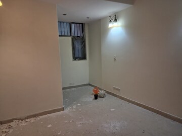 Room in 3 BHK Apartment at Vasant Kunj – for Rent