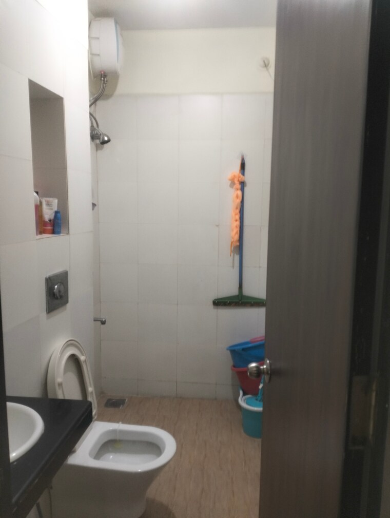 Bathroom, lodha-casa-royale 1.5 Bedroom 566 Sq.Ft. Apartment In Balkum Pada Thane 9625394