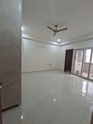 Room in 4 BHK Independent House at RWA Apartments Sector 26, Sector 26 – for Rent