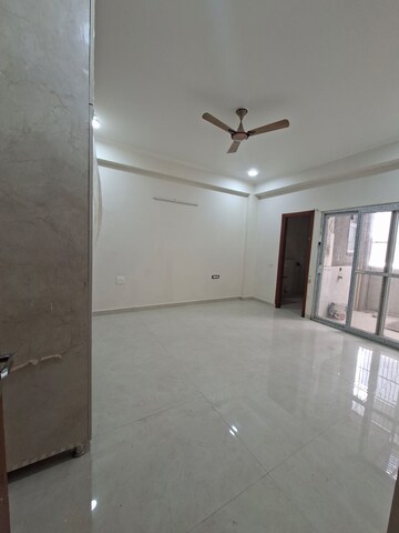 Room in 4 BHK Independent House at RWA Apartments Sector 26, Sector 26 – for Rent