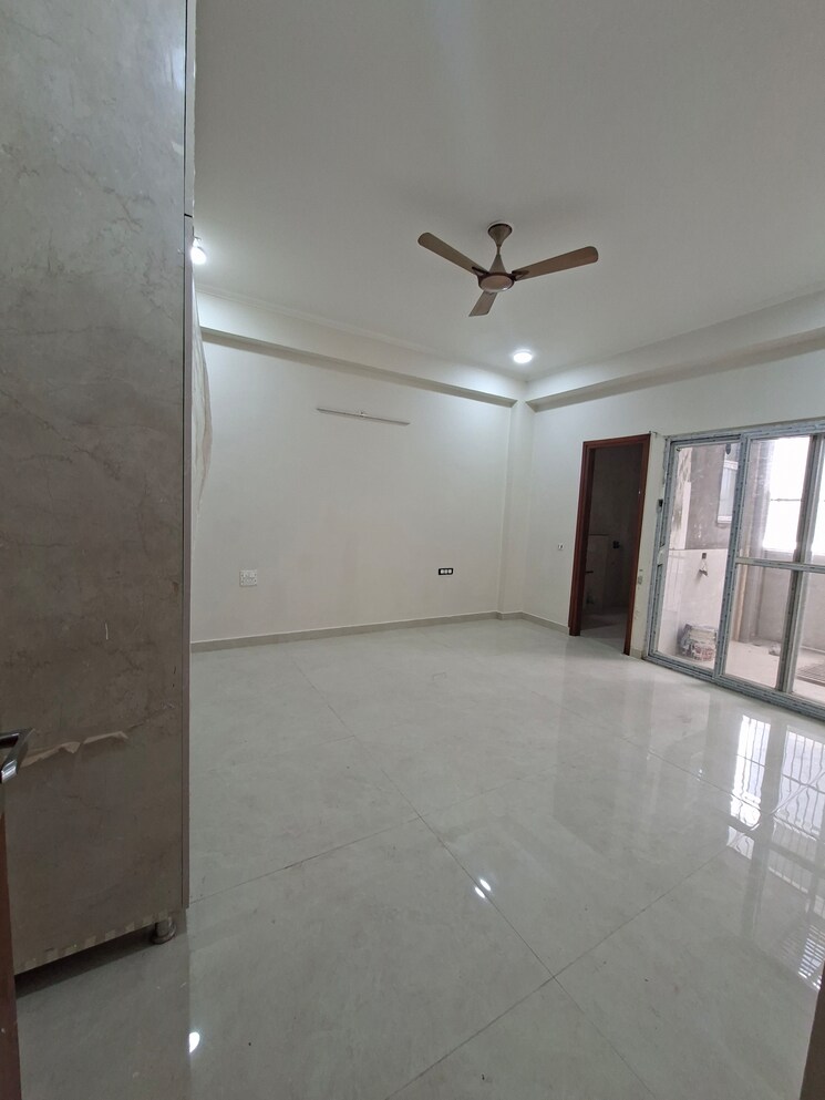 Room, rwa-apartments-sector-26 4 Bedroom 300 Sq.Yd. Independent House In Sector 26 Noida 9625408