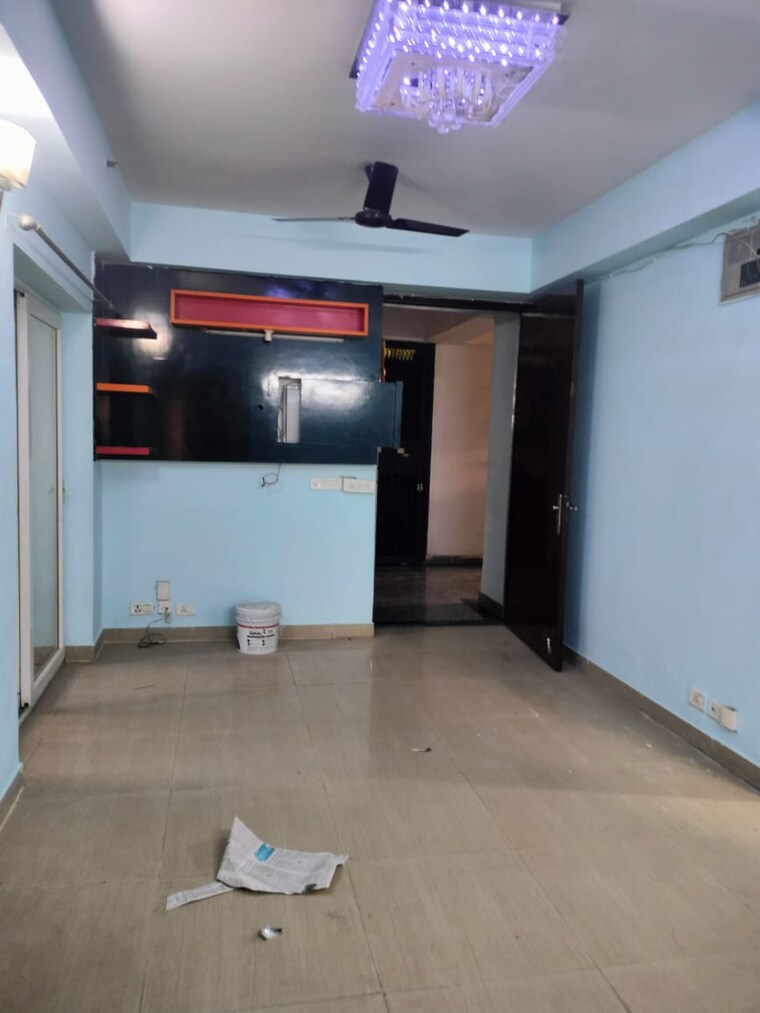 Room, nimbus-the-hyde-park 2 Bedroom 915 Sq.Ft. Apartment In Sector 78 Noida 9625423