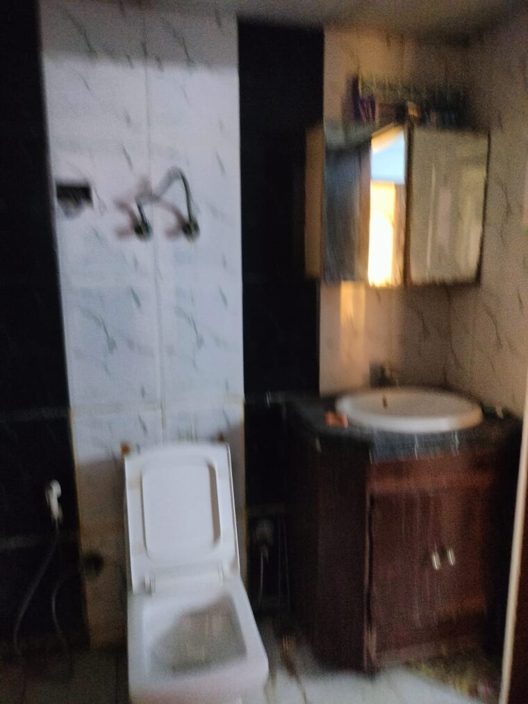 Bathroom, nimbus-the-hyde-park 2 Bedroom 915 Sq.Ft. Apartment In Sector 78 Noida 9625423