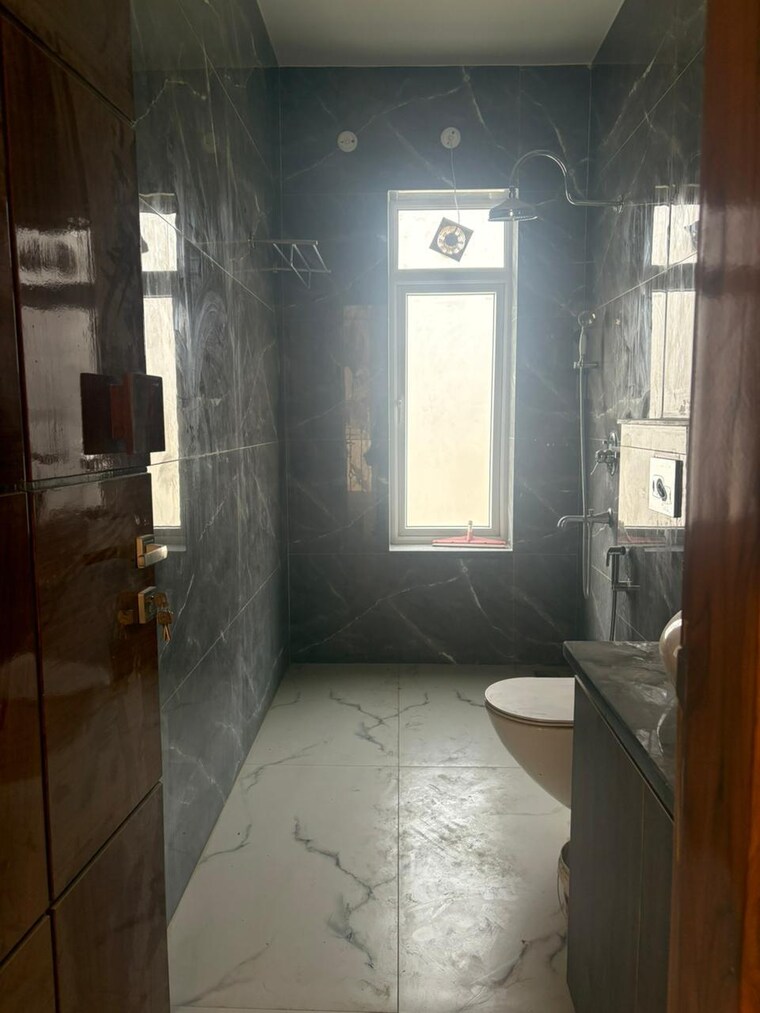Bathroom, rwa-apartments-sector-122 6+ Bedroom 300 Sq.Yd. Independent House In Sector 122 Noida 9625427