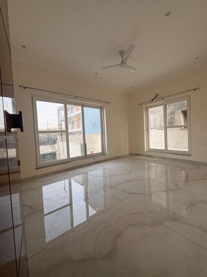 Room in 6+ BHK Independent House at RWA Apartments Sector 122, Sector 122 – for Rent