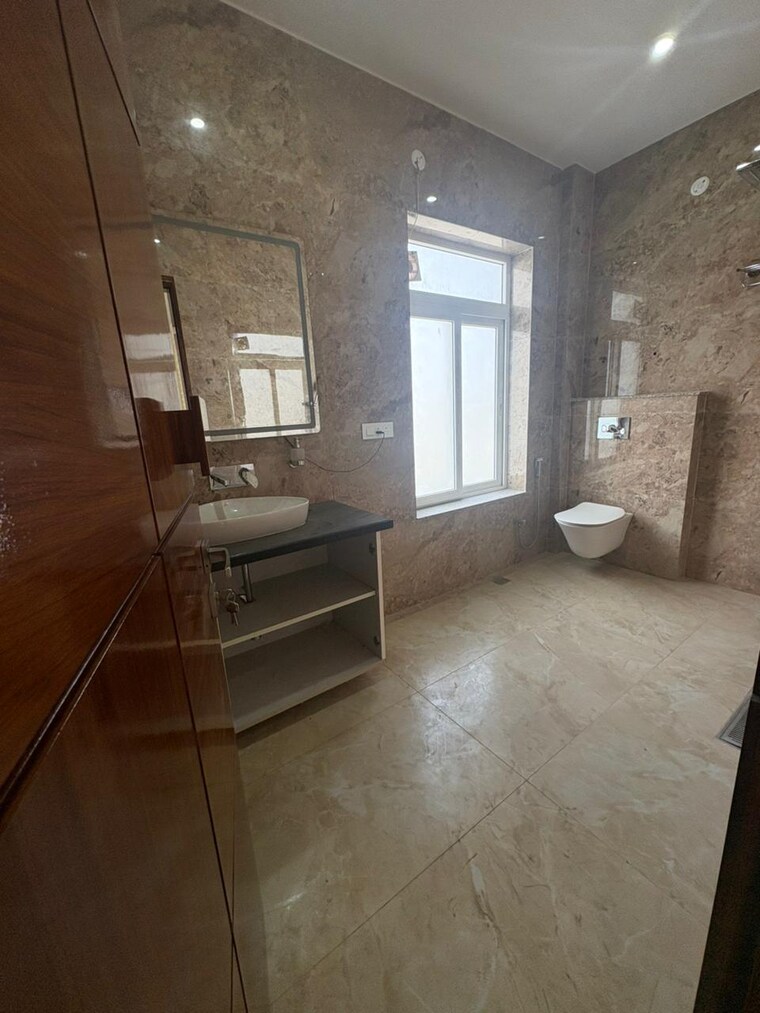 Attached Bathroom, rwa-apartments-sector-122 6+ Bedroom 300 Sq.Yd. Independent House In Sector 122 Noida 9625427