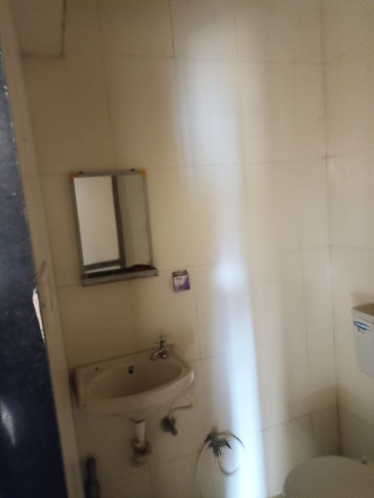 Bathroom, om-sai-plaza 2 Bedroom 650 Sq.Ft. Apartment In Ghodbunder Road Thane 9625431