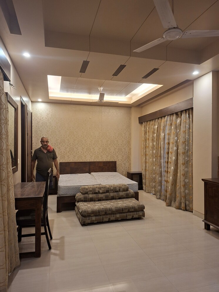 Master Bedroom, sector 43 6+ Bedroom 350 Sq.Yd. Independent House In Sector 43 Noida 9625448
