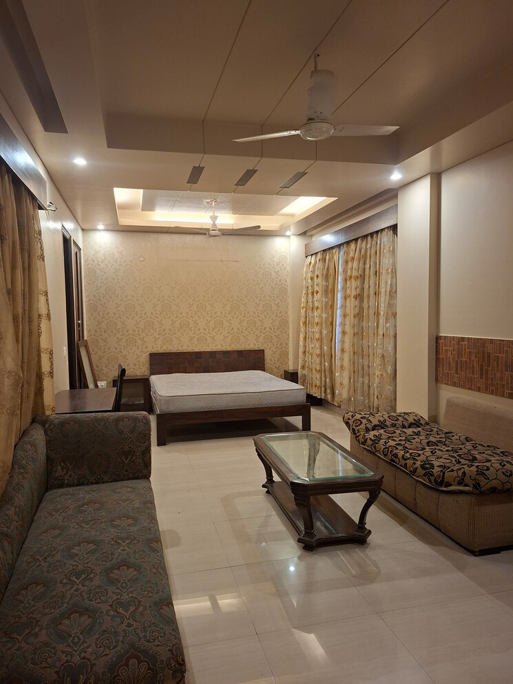 Living Room, sector 43 6+ Bedroom 350 Sq.Yd. Independent House In Sector 43 Noida 9625448