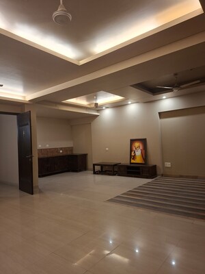 Living Room in 6+ BHK Independent House at Sector 43 – for Rent