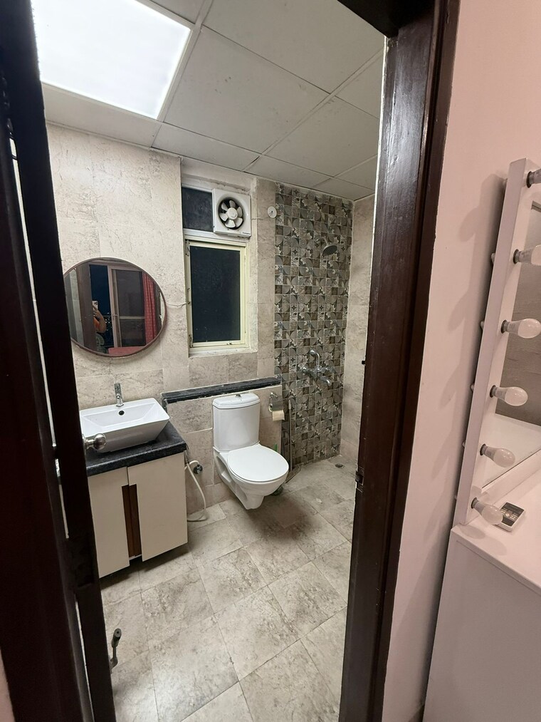 Bathroom, mahagun-mirabella 2 Bedroom 847 Sq.Ft. Apartment In Sector 79 Noida 9625471