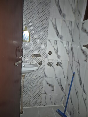 Bathroom in 1.5 BHK Builder Floor at Mayur Vihar – for Rent