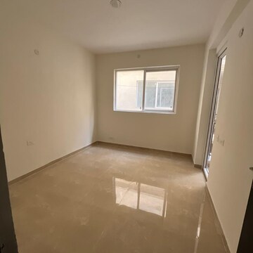 Room in 3 BHK Apartment at Central Park Flower Valley Aqua Front Towers, Sohna Sector 33 – for Rent