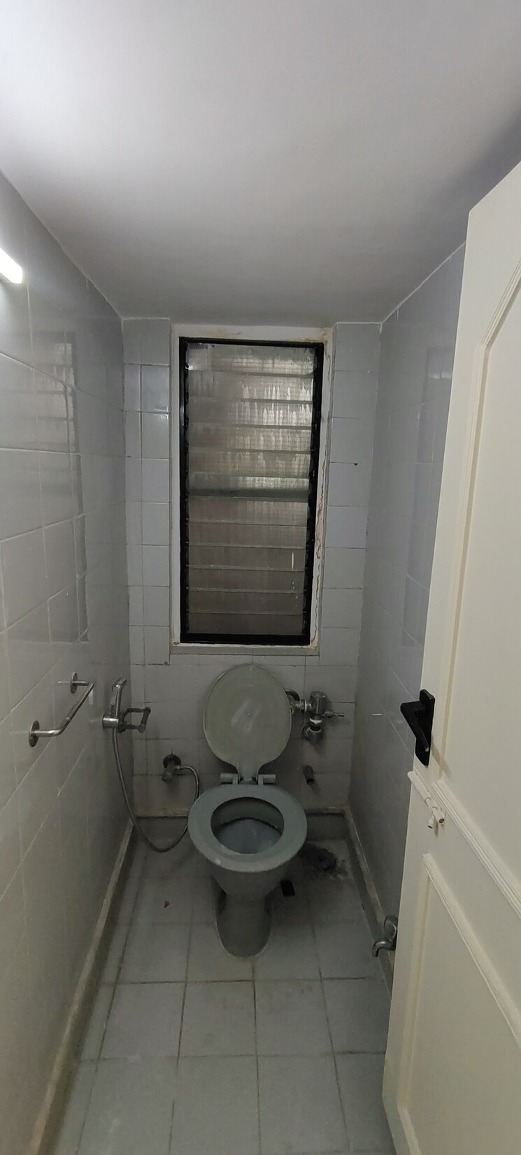 Bathroom, hiranandani-gardens-canna 1 Bedroom 450 Sq.Ft. Apartment In Powai Mumbai 9625483