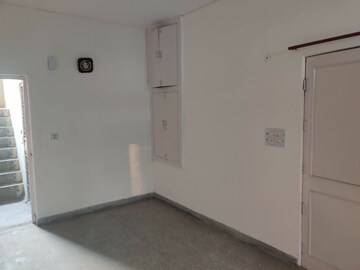 Room in 3.5 BHK Apartment at Uma Cooperative Society, Mayur Vihar 1 – for Sale