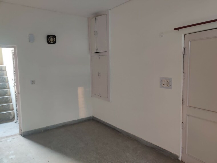 Room, uma-cooperative-society 3.5 Bedroom 1130 Sq.Ft. Apartment In Mayur Vihar 1 Delhi 9625487