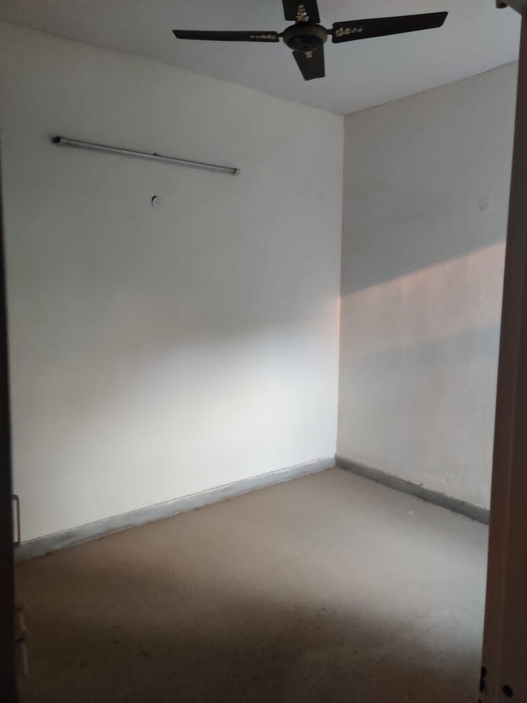 Room, uma-cooperative-society 3.5 Bedroom 1130 Sq.Ft. Apartment In Mayur Vihar 1 Delhi 9625487