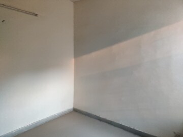 Room in 3.5 BHK Apartment at Uma Cooperative Society, Mayur Vihar 1 – for Sale