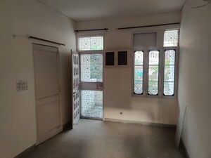 Room in 3.5 BHK Apartment at Uma Cooperative Society, Mayur Vihar 1 – for Sale