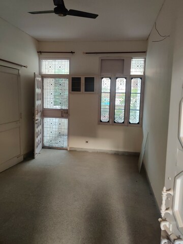 Room in 3.5 BHK Apartment at Uma Cooperative Society, Mayur Vihar 1 – for Sale