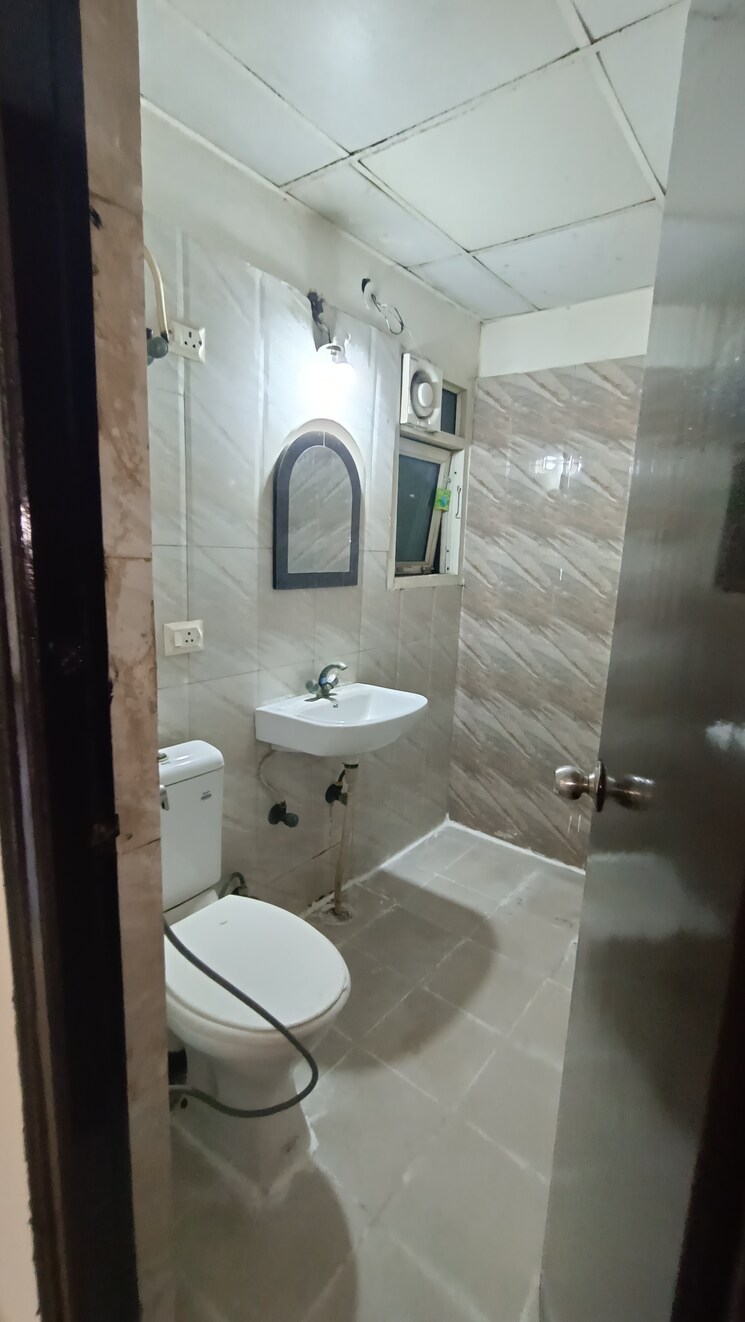 Attached Bathroom, antriksh-golf-view 2 Bedroom 1010 Sq.Ft. Apartment In Sector 78 Noida 9625489