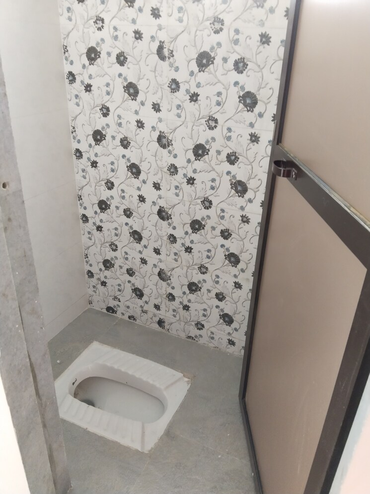 Bathroom, thane west 1 Bedroom 300 Sq.Ft. Apartment In Thane West Thane 9625495