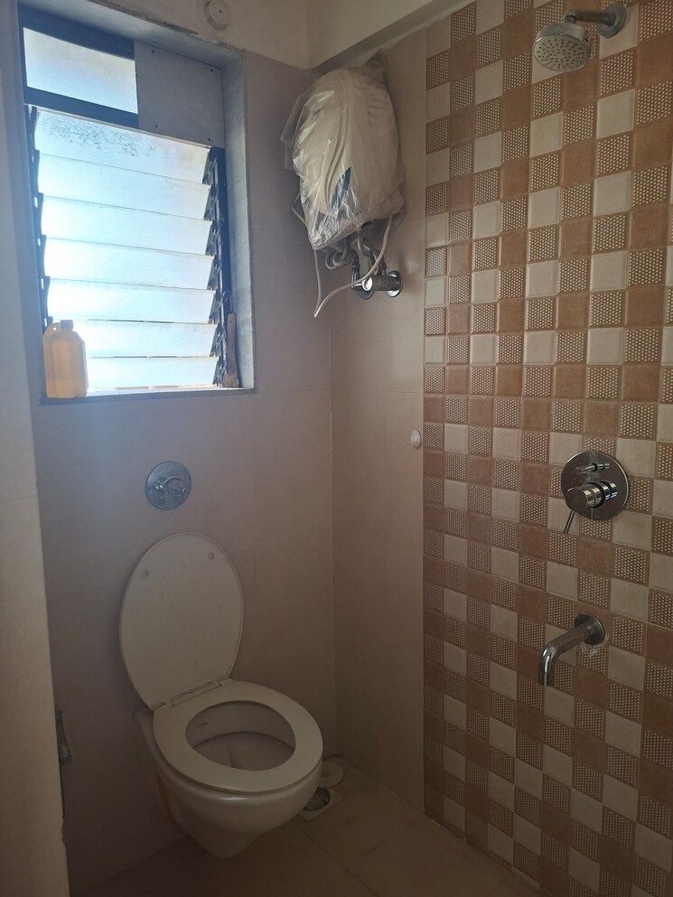 Bathroom, raunak-heights 1 Bedroom 410 Sq.Ft. Apartment In Ghodbunder Road Thane 9625498