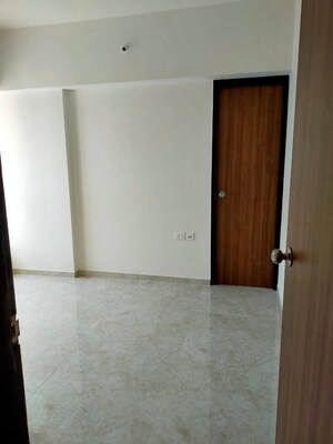 Room in 1 BHK Apartment at Lodha Amara, Kolshet Road – for Rent