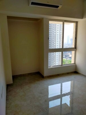 Room in 1 BHK Apartment at Lodha Amara, Kolshet Road – for Rent