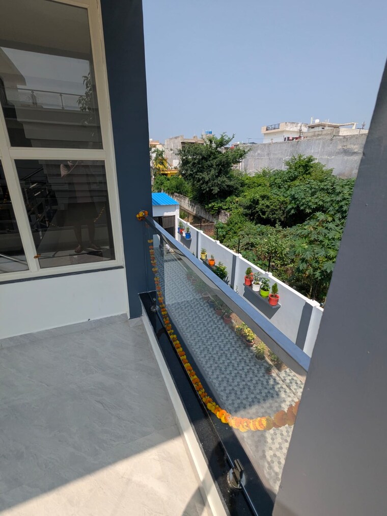 Balcony, gomti nagar Pg For Boys & Girls In Gomti Nagar 9625505