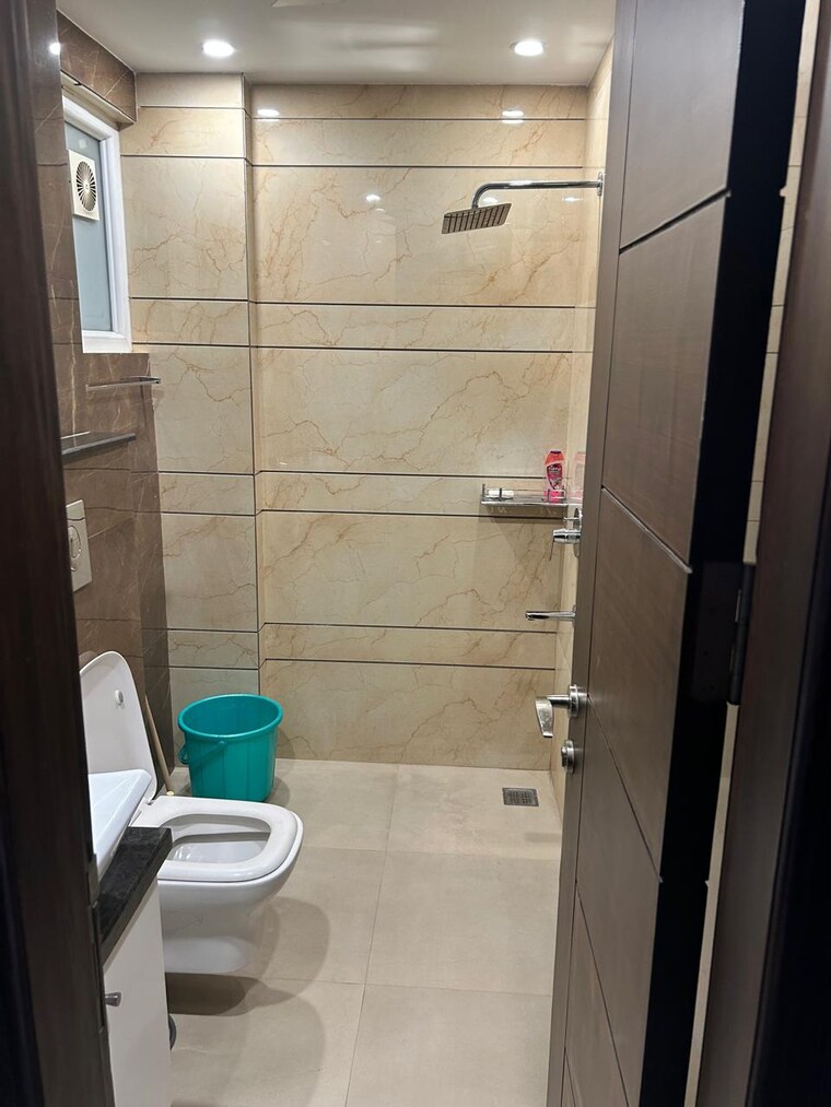 Bathroom, chittaranjan park 2 Bedroom 1400 Sq.Ft. Builder Floor In Chittaranjan Park Delhi 9625520