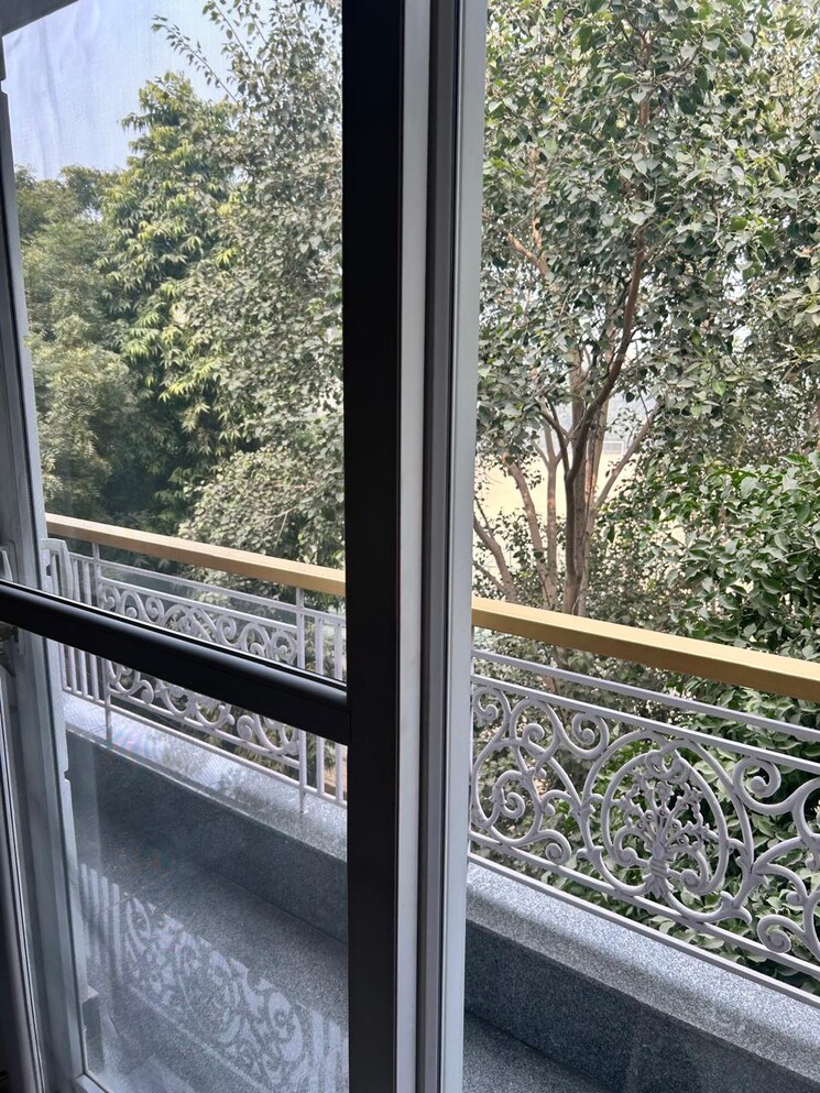 Balcony, chittaranjan park 2 Bedroom 1400 Sq.Ft. Builder Floor In Chittaranjan Park Delhi 9625520