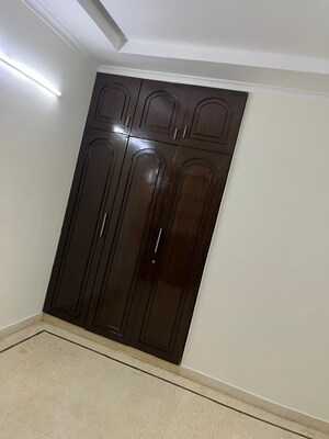 Room in 3 BHK Builder Floor at Sarvapriya Vihar – for Rent