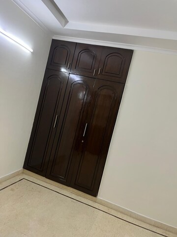 Room in 3 BHK Builder Floor at Sarvapriya Vihar – for Rent