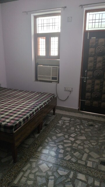 1 BHK Builder Floor For Rent in Sector 22b