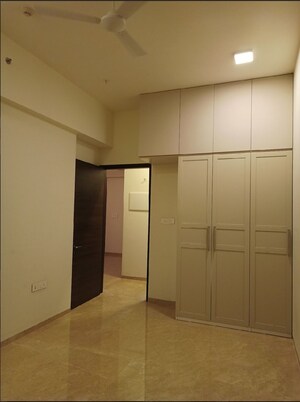 Room in 3 BHK Apartment at Raheja Imperia, Worli – for Rent