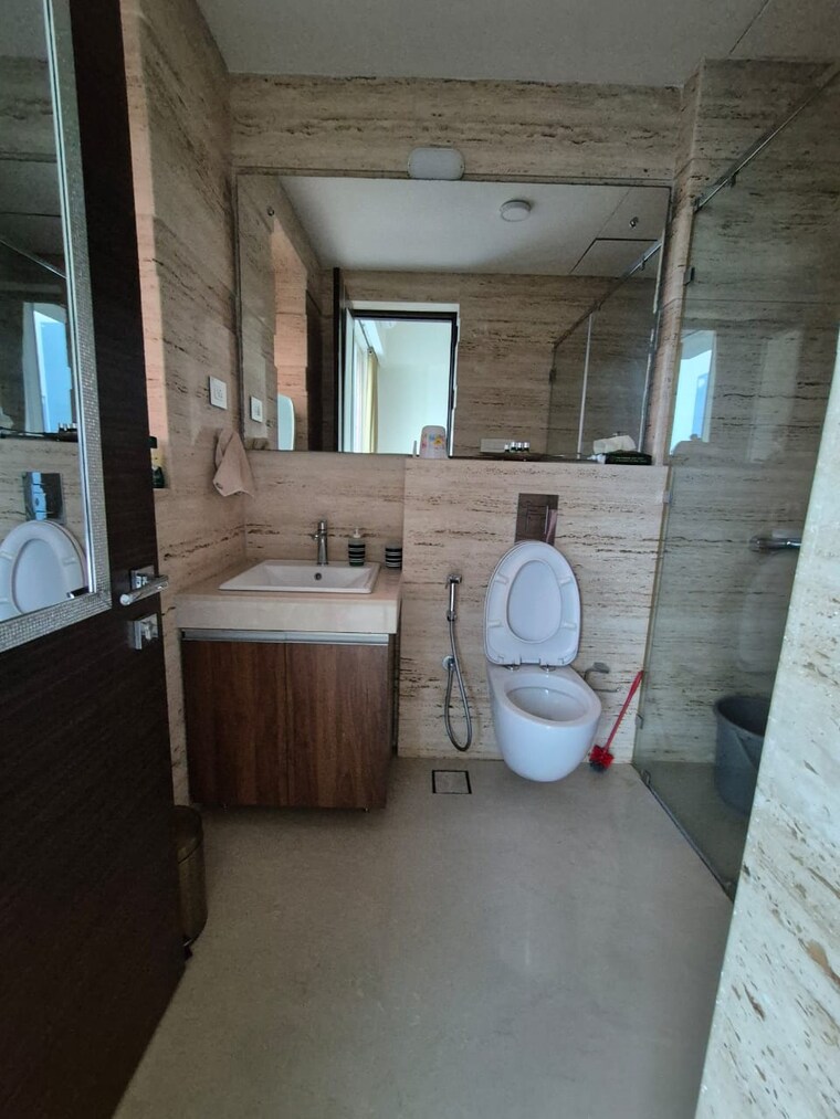 Bathroom, raheja-imperia 3 Bedroom 1447 Sq.Ft. Apartment In Worli Mumbai 9625538