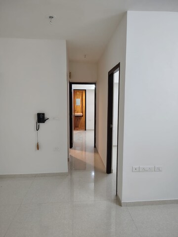 Room in 2 BHK Apartment at Lodha Amara, Kolshet Road – for Rent