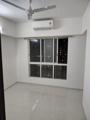 Room in 2 BHK Apartment at Lodha Amara, Kolshet Road – for Rent
