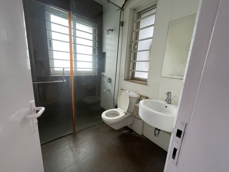 Bathroom, sheth-vasant-lawns 3 Bedroom 1500 Sq.Ft. Apartment In Laxmi Nagar Thane 9625562