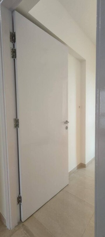 Bedroom in 3.5 BHK Apartment at Hiranandani Meadows, Manpada – for Rent