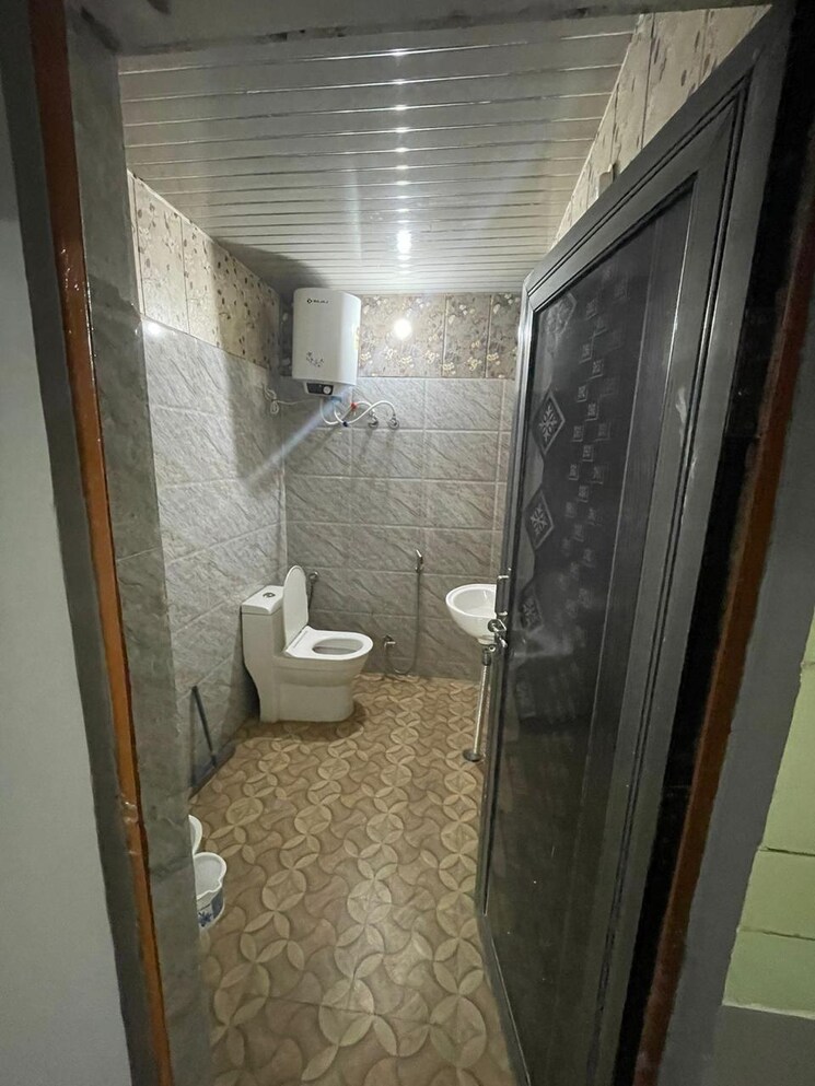 Bathroom, gomti nagar Pg For Boys & Girls In Gomti Nagar 9625631