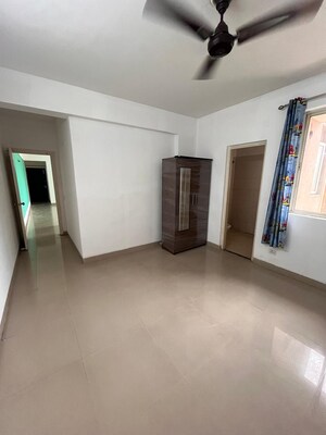Room in 3 BHK Apartment at Puri Pratham, Sector 84 – for Rent