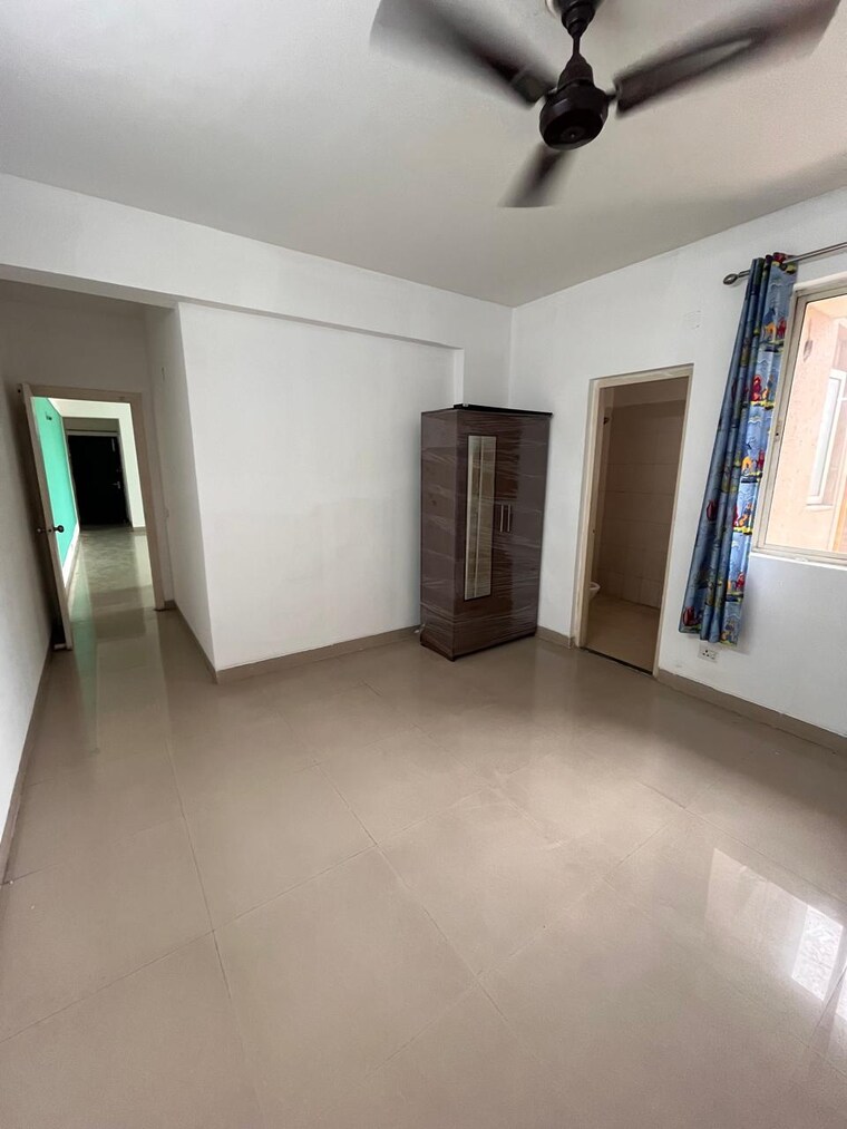 Room, puri-pratham 3 Bedroom 914 Sq.Ft. Apartment In Sector 84 Faridabad 9625691