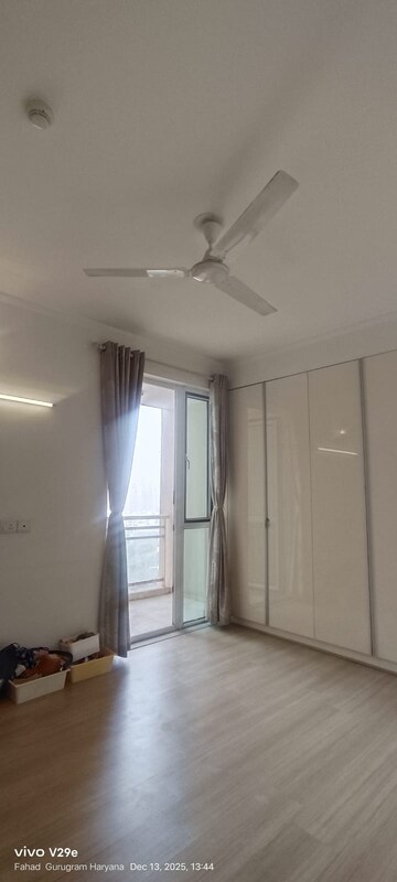 Building Lobby in 3.5 BHK Builder Floor at Sector 25 – for Rent