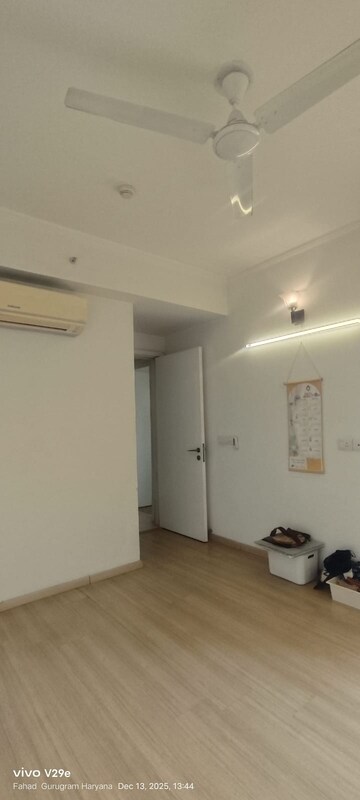 Room in 3.5 BHK Builder Floor at Sector 25 – for Rent