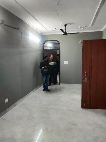 Room in 1.5 BHK Builder Floor at RWA Apartments Sector 12, Sector 12 – for Rent